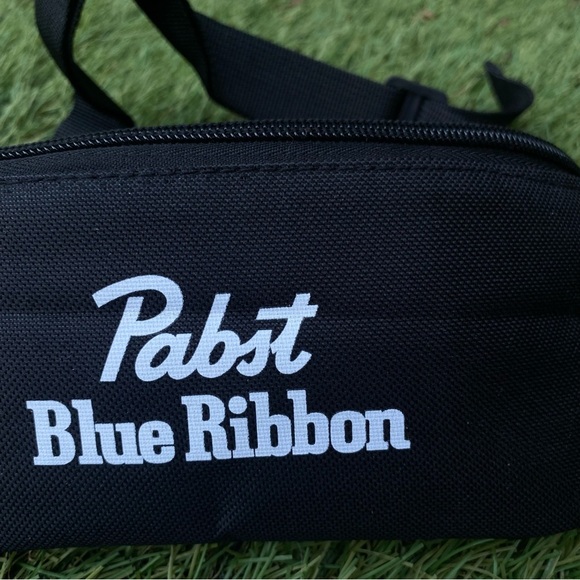 PABST BLUE RIBBON BLACK COOLER WAIST BELT BAG ( FANNY PACK)  #FML130044 - Picture 5 of 5